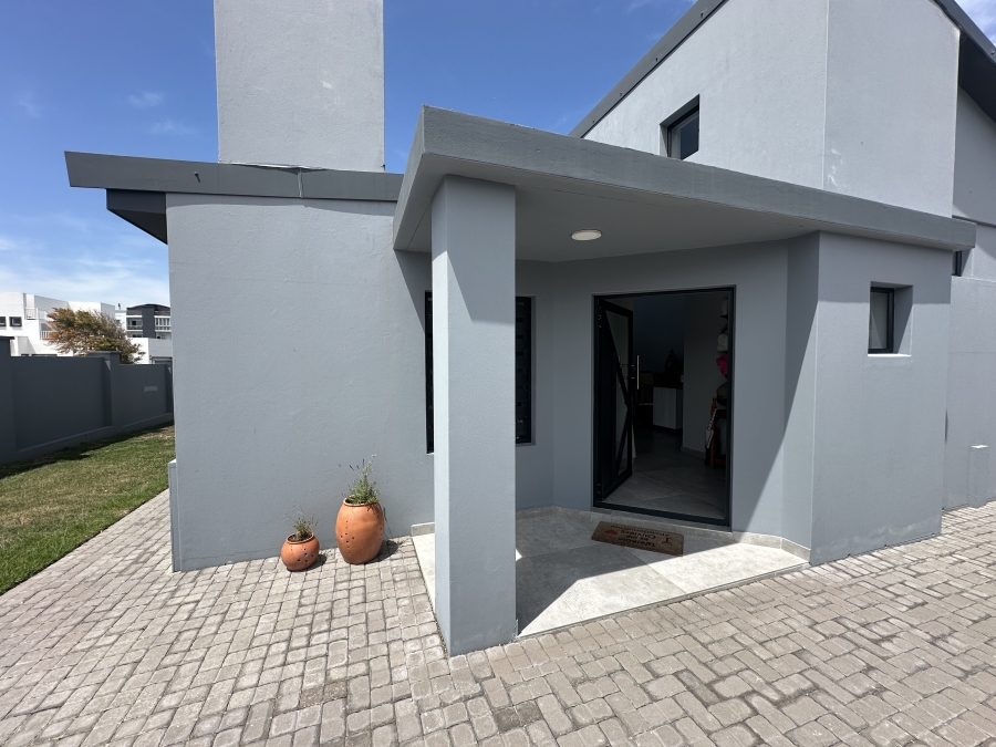 2 Bedroom Property for Sale in Reebok Western Cape